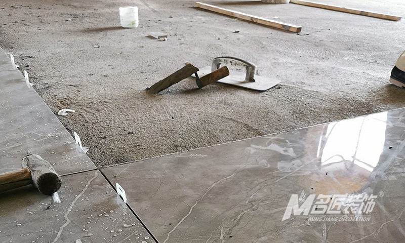 河源装修公司剖析毛坯房装修流程之瓷砖铺贴施工